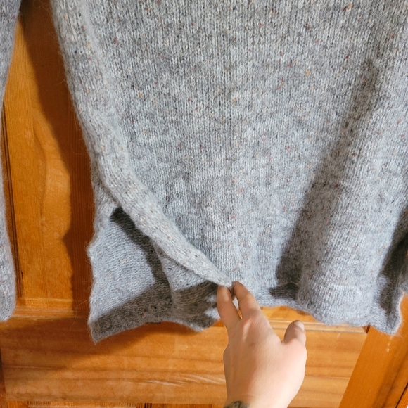 Aritzia Babaton Vneck Sweater - Picture 2 of 5